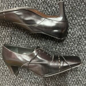 Sisters Vera Cuoio black lace up square toe pump, 2” heel